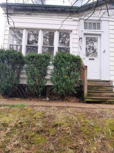 Main picture of 145 Monroe Ave