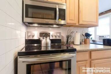 Main picture of 240 Kelton St