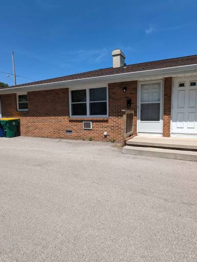 Main picture of 215 Cleveland St