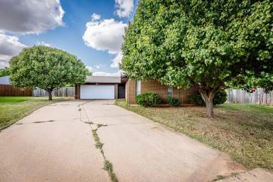 Main picture of 6023 SW Park Ave