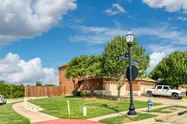 Main picture of 353 Schirra Ct