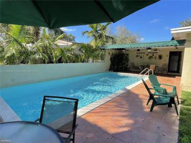 Main picture of 5940 SW 82nd St