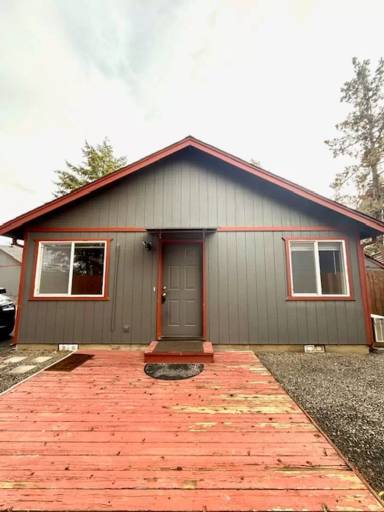 Main picture of 749 SE Centennial St