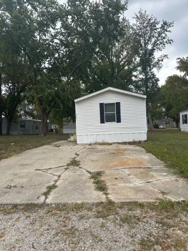 Main picture of 17 Jeanne Dr