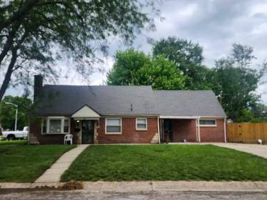 Main picture of 106 Oak St