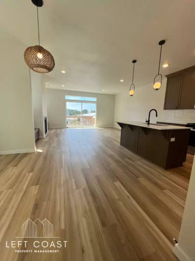 Main picture of 333 SE Jetty Ave