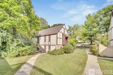 Main picture of 1577 Arlington Ave