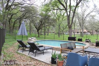 Main picture of 50 Pebblebrook Ln