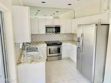 Main picture of 10837 Palm Spring Dr