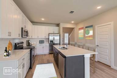 Main picture of 7410 Farmstead St