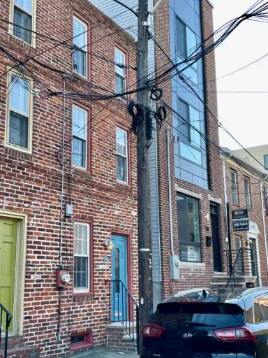 Main picture of 302 Sears St