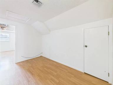 Main picture of 300 Quail Dr