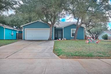 Main picture of 124 Breezy St