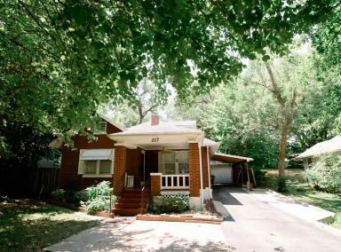 Main picture of 217 W Atchison St