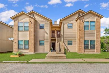 Main picture of 2501 W Slaughter Ln