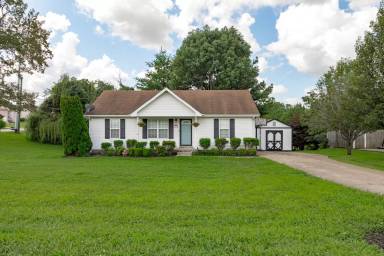 Main picture of 900 Granny White Rd