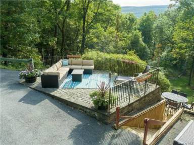 Main picture of 13 Kings Point Ln