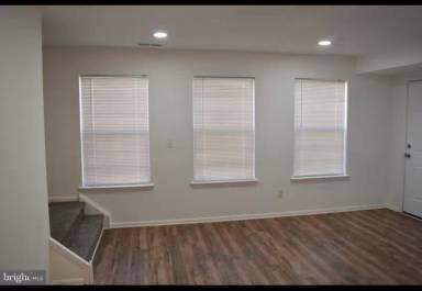 Main picture of 303 Chapel St