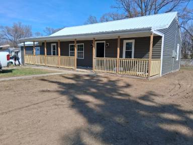 Main picture of 126 Connector Rd