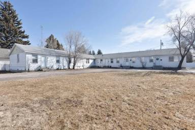 Main picture of 570 N Maple St