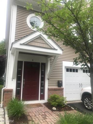 Main picture of 1092 Farmington Ave