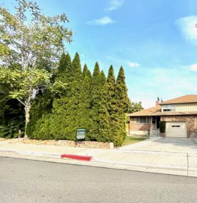 Main picture of 2760 Lakeside Dr