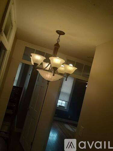 Main picture of 40 Hamlet Ave