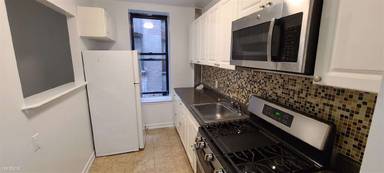 Main picture of 361 Manhattan Ave