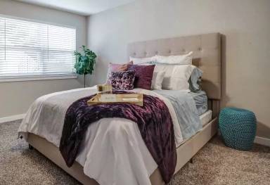 Main picture of 2073 W Lindsey St