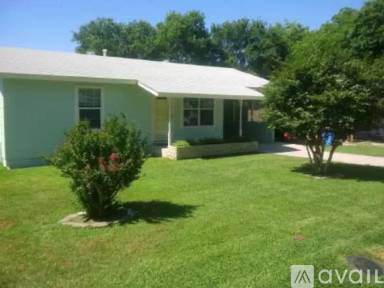 Main picture of 1017 E Gonzales St