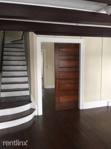 Main picture of 8 Oakland Ct