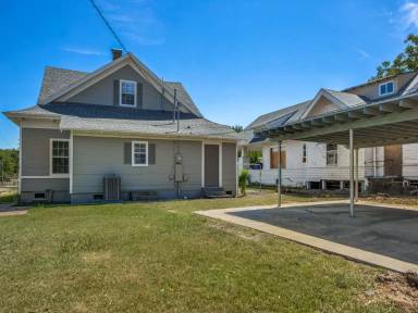 Main picture of 901 W Morton St