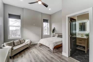 Main picture of 2455 W McMicken Ave