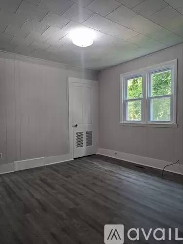 Main picture of 327 E 7th St