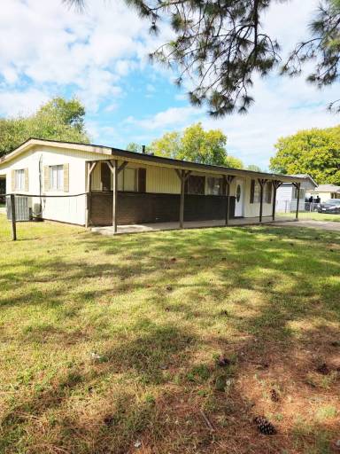 Main picture of 1301 Meadowview Dr