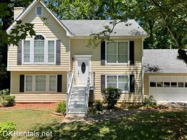 Main picture of 70 Parkman Trl
