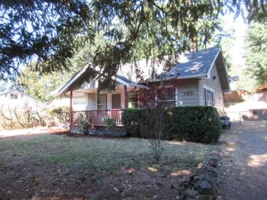 Main picture of 725 Ratcliff Dr SE