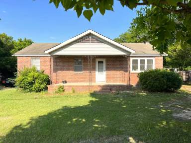 Main picture of 5105 Log Cabin Dr