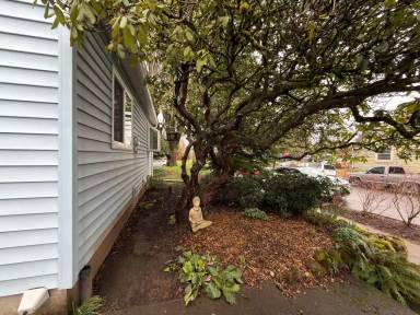 Main picture of 2606 SE 64th Ave