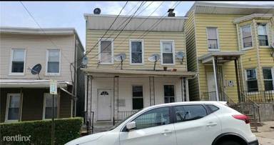 Main picture of 71 Chestnut St