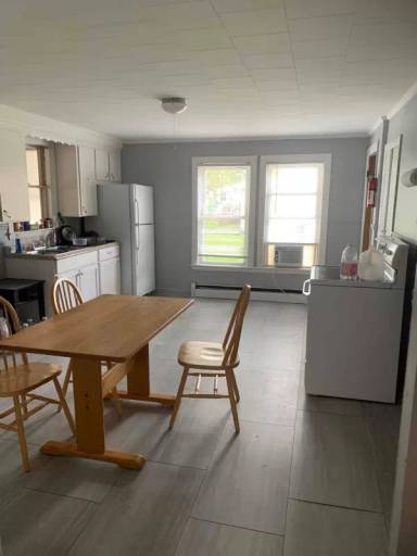 Main picture of 19 Thompson St