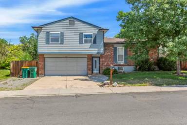 Main picture of 5851 W 111th Pl