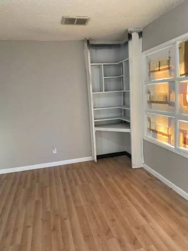 Main picture of 4 Marilyn Ln
