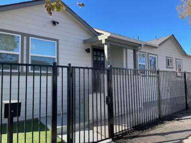 Main picture of 6725 Avenal Ave
