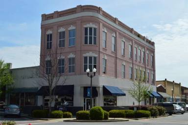 Main picture of 114 Church St