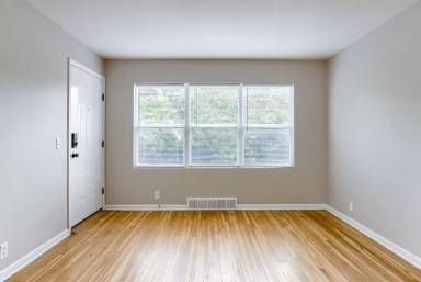 Main picture of 3450 S 82nd St