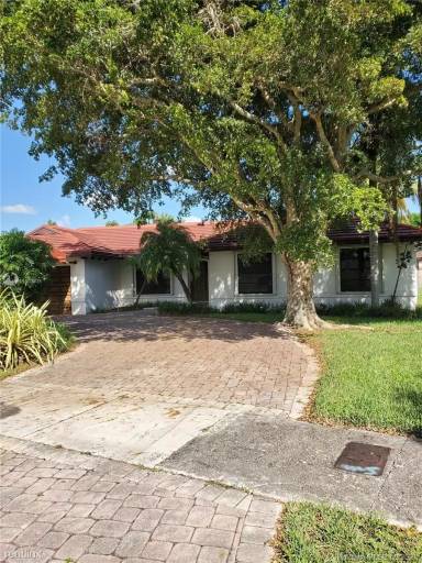 Main picture of 9741 SW 115th Ave