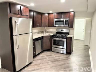 Main picture of 1614 W Roscoe St