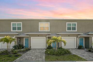 Main picture of 910 Paddleboard Ct