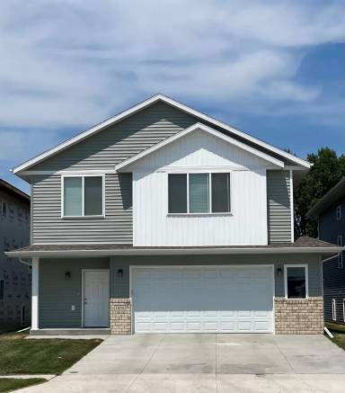 Main picture of 1010 27th Ave W
